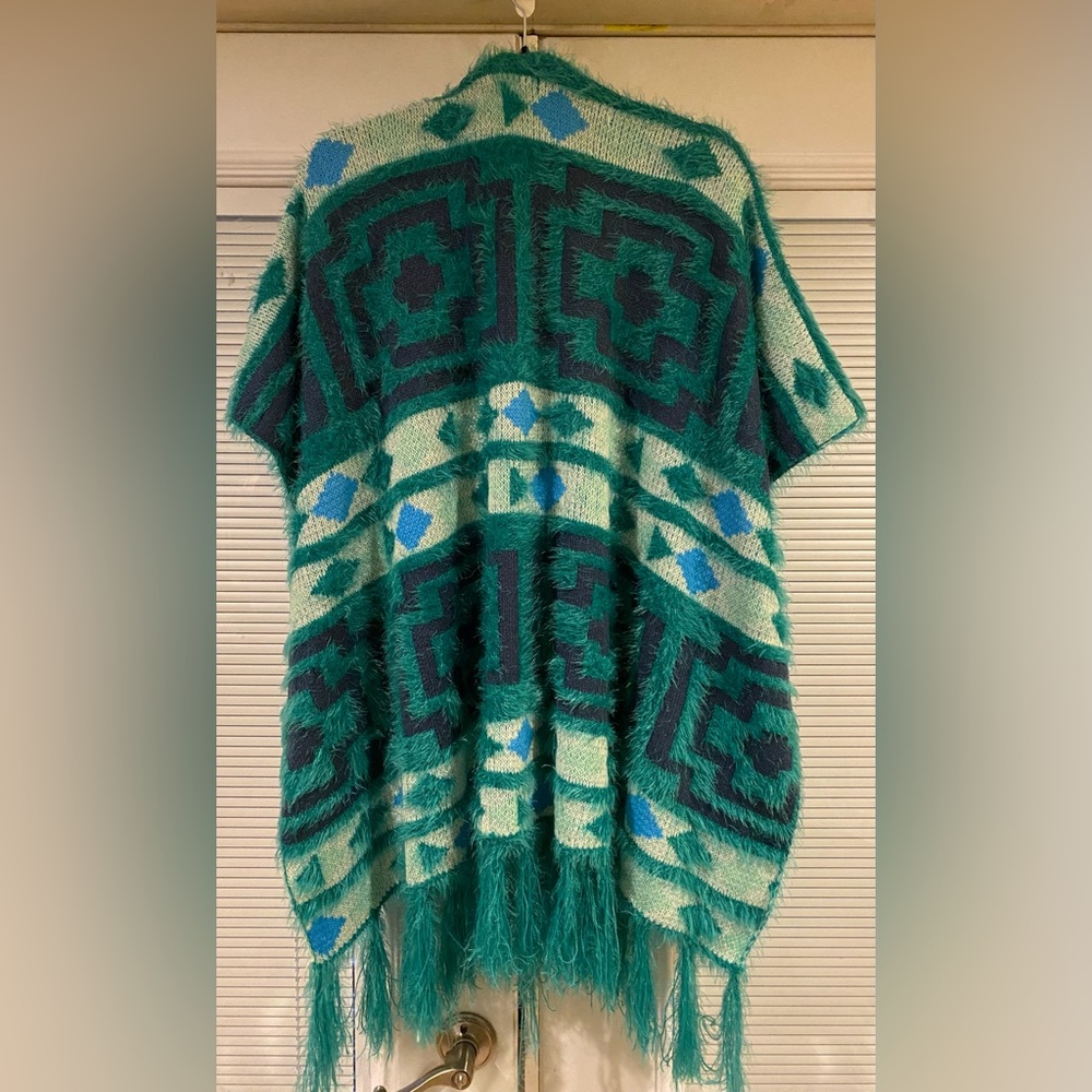NWT free people diamond back Aztec poncho. One SZ - Picture 4 of 5